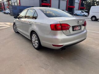 2011 Volkswagen Beetle, Jetta A6 Sedan/Saloon Petrol Automatic silver for sale at Fathi co PTY LTD image 5