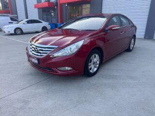 2011 Hyundai Sonata, i45 GLS GLS(Middle grade) Sedan/Saloon Petrol Automatic red for sale at Fathi co PTY LTD image 2