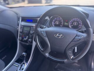 2011 Hyundai Sonata, i45 GLS GLS(Middle grade) Sedan/Saloon Petrol Automatic red for sale at Fathi co PTY LTD image 13