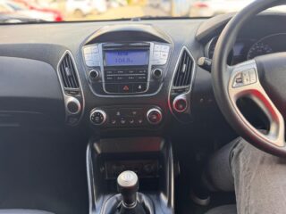 2012 Hyundai ix35 ix35 Wagon Petrol Manual black for sale at Fathi co PTY LTD image 17