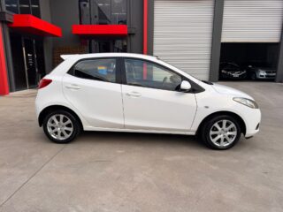 2007 Mazda 2 2 II (DE) Hatchback/Liftback/Notchback Petrol Manual white for sale at Fathi co PTY LTD image 2