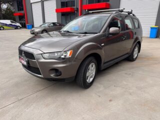 2010 Mitsubishi Outlander Outlander II Wagon Petrol Automatic brown for sale at Fathi co PTY LTD image 7